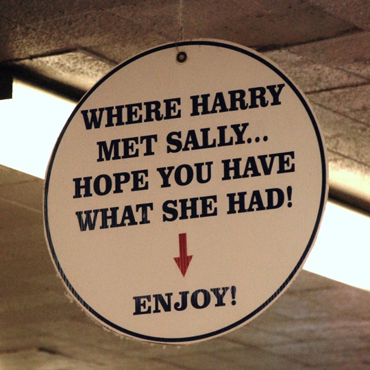 Harry_und_Sally_bei_Katz'_Deli2.jpg